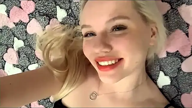 LupeLewitt's cam snapshot