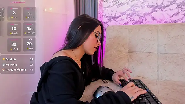 eimi_rosse18's cam snapshot