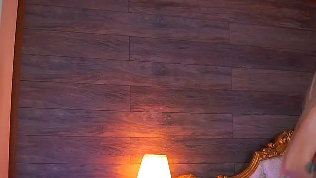 EllieRedd's cam snapshot