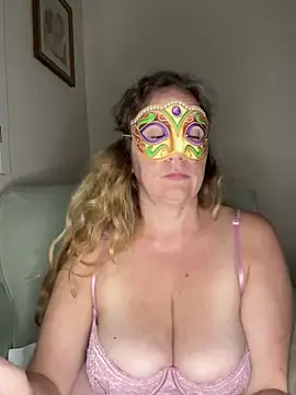 largeboobies30's cam snapshot