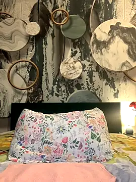 Laura_Millf's cam snapshot