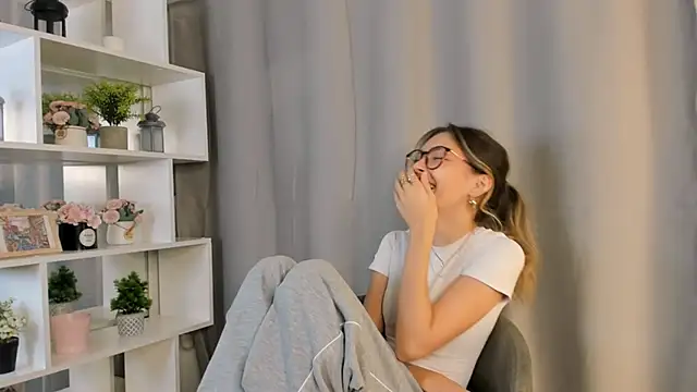 EvitaChant's cam snapshot