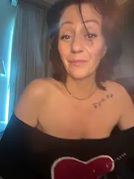 SweetandSluttyMilf live sex cam