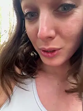 Petitbiscuit2B0 live sex cam