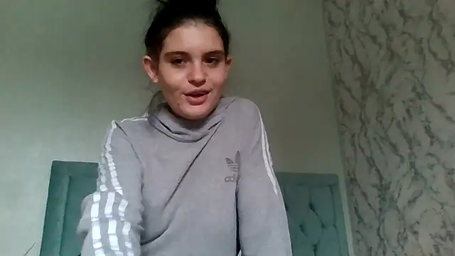 Camwithchlox live sex cam