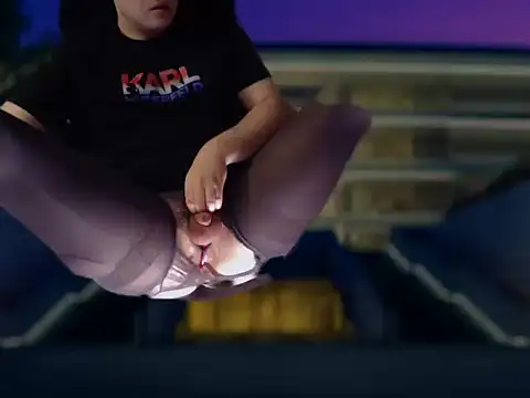 CuteMan33's cam snapshot