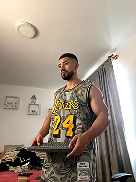 Ezzio_Scolaro live sex cam