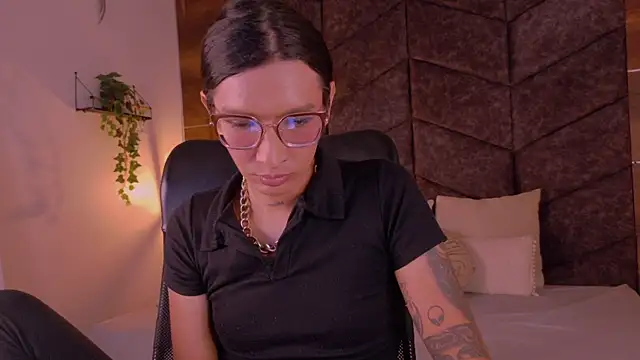 LauraaGomezz__ live sex cam