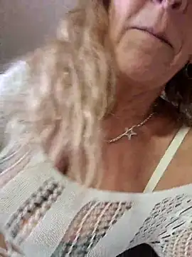 HotWifeLyn68's cam snapshot