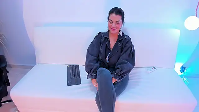 Ada_Monroe10's cam snapshot