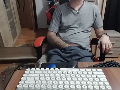 uncutguy01's cam snapshot