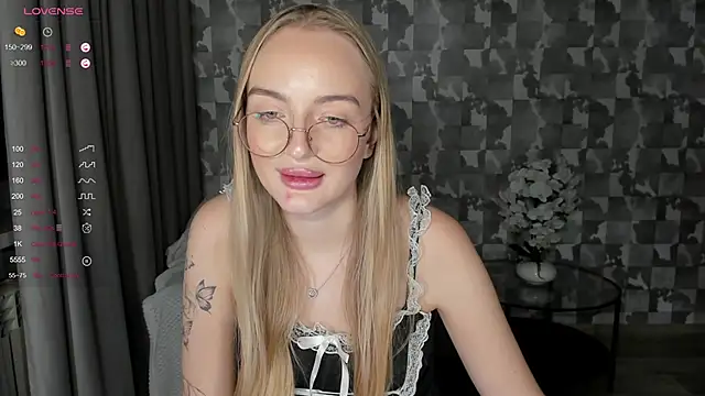 A_delina's cam snapshot