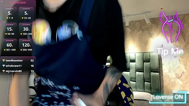 april_dumont's cam snapshot