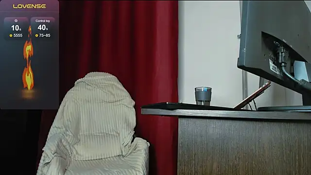 holyharlot's cam snapshot