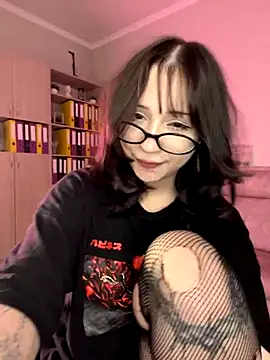 YourLittleDevil's cam snapshot