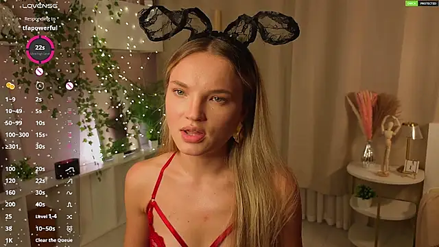 JulieLupo's cam snapshot