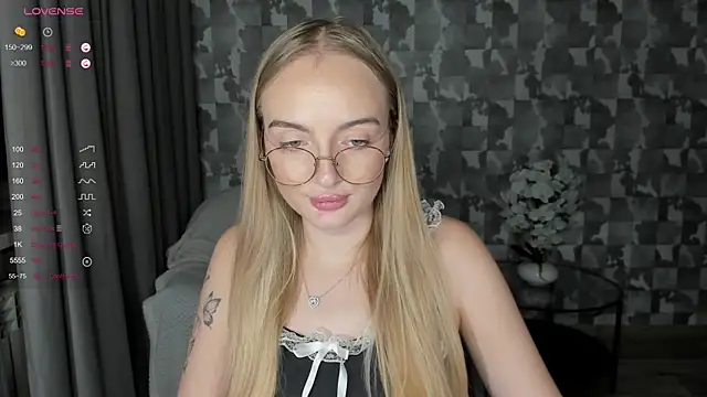 A_delina's cam snapshot