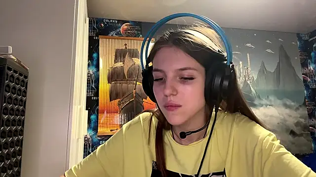 Elira_Breeze's cam snapshot