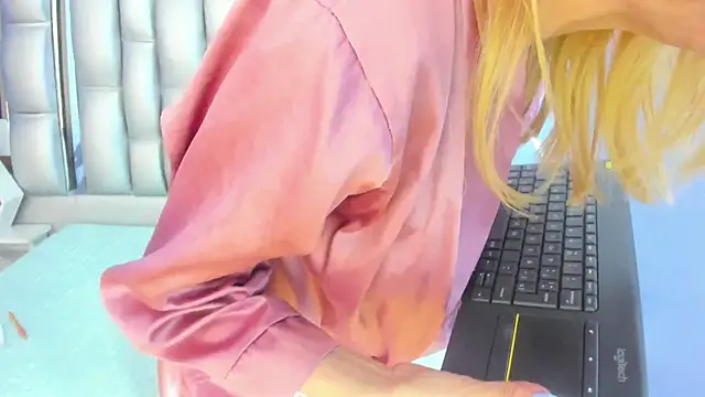 sophia_ny's cam snapshot