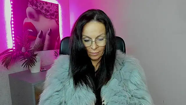 HelenLuxx live sex cam