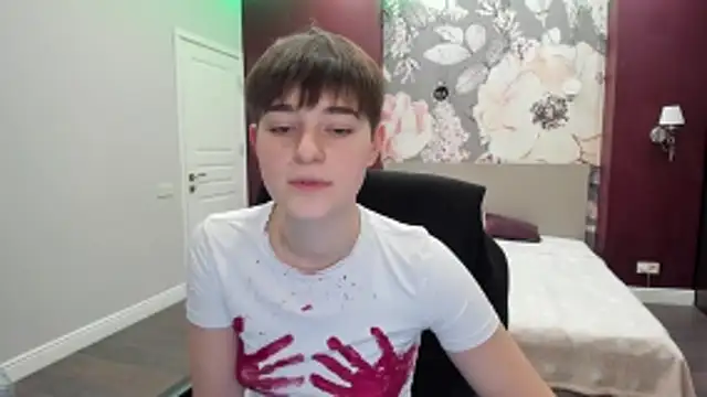 EmiliaYours live sex cam