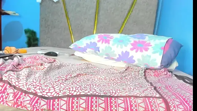 petite_ebony001's cam snapshot