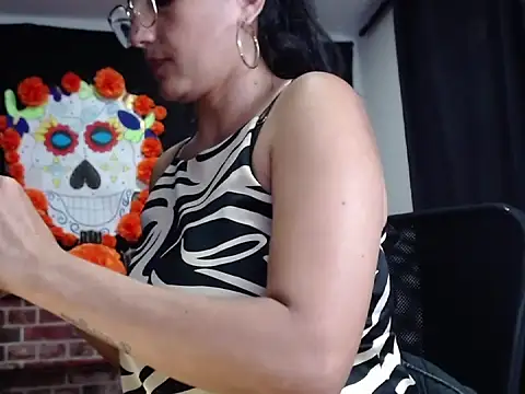 Lucyy_Naugthy's cam snapshot