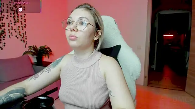 AnyaTaylorJoy_'s cam snapshot