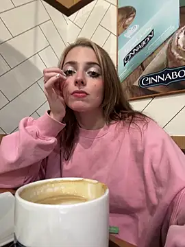 LoraaDoll live sex cam