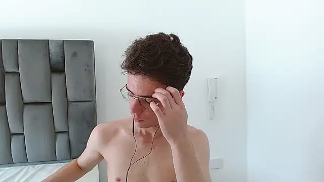 VIKTORNOIR's cam snapshot