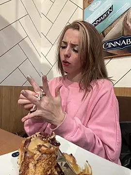 LoraaDoll live sex cam