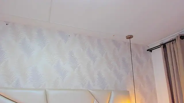 laurettedela_rouse live sex cam