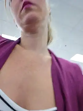 SkyelarSommer live sex cam