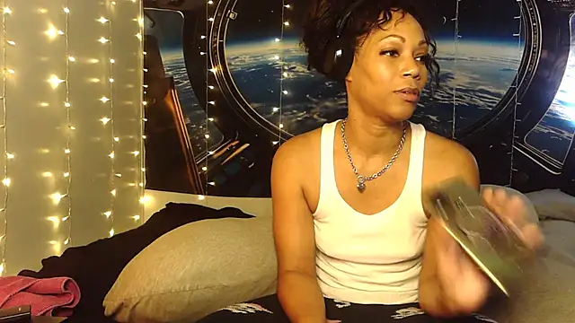 MrsToniTone's cam snapshot