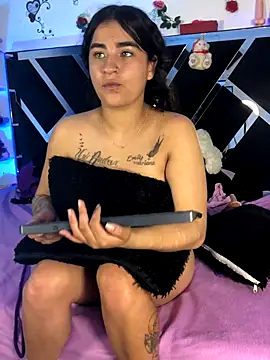 1lovelygirls's cam snapshot