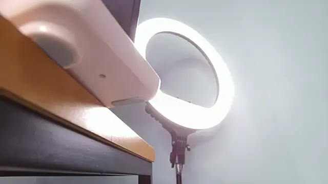 kitty_collins_'s cam snapshot