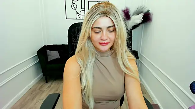 LeslieMineg's cam snapshot