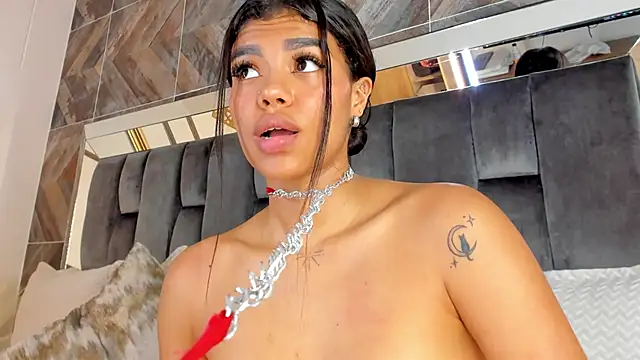 NaylaGrey's cam snapshot