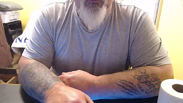 Newfiesausage1972 live sex cam