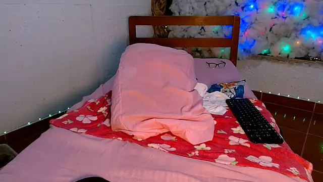 cruellasaludable's cam snapshot