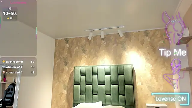 april_dumont's cam snapshot