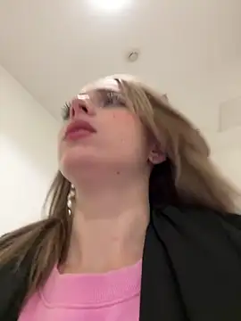 LoraaDoll's cam snapshot