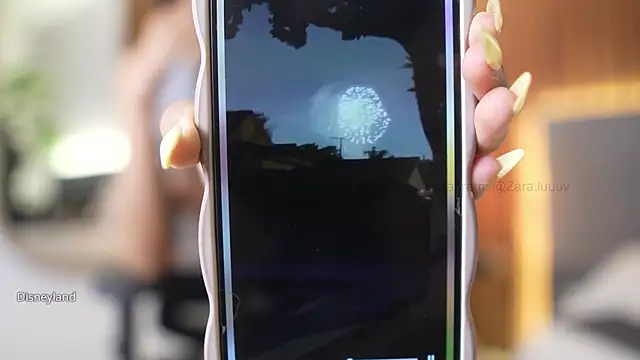 ZaraLuuv's cam snapshot