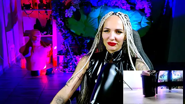 MonicaMaxwel's cam snapshot