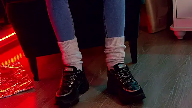 FeetVibe's cam snapshot