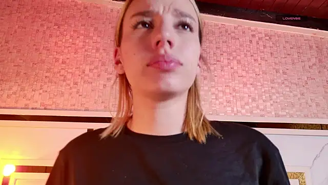 ambar_rosse25's cam snapshot