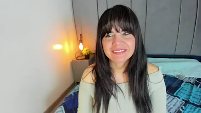 laura_hotties's cam snapshot