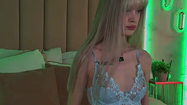 BellaSecrett's cam snapshot