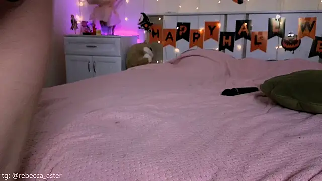 RebeccaAster's cam snapshot