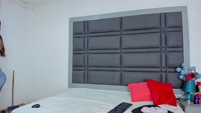 Aliss_Aron's cam snapshot